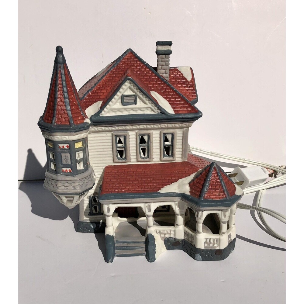 VILLAGE SQUARE  - LIGHTED "VICTORIAN HOUSE" HAND PAINTED, PORCELAIN 1994 CHRISTM